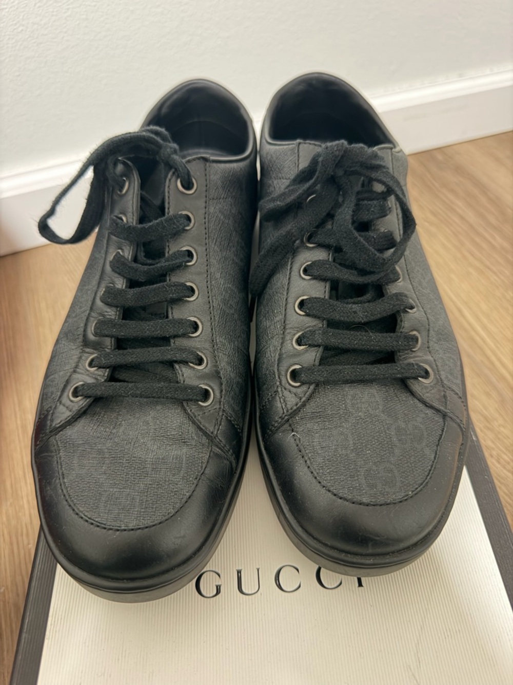 Gucci Men's Black Low-Top Lace-Up Sneakers